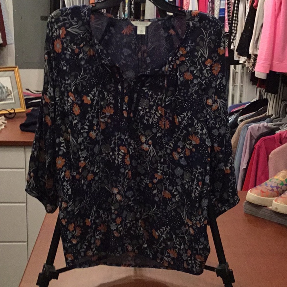Caslon Designer Blouse. SizeXS. Navy Blue Floral. Like new